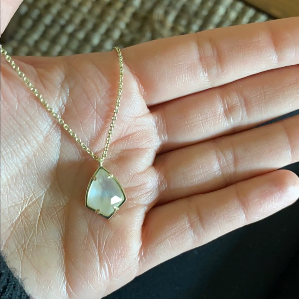 Kendra Scott necklace
